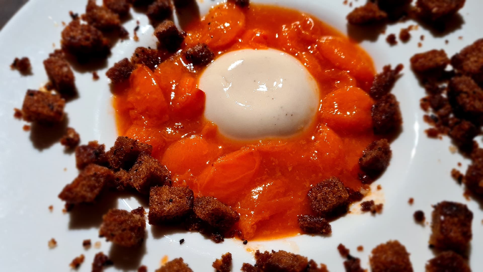 Panna Cotta Verbene auf Aprikose mit Zimthonigbrot